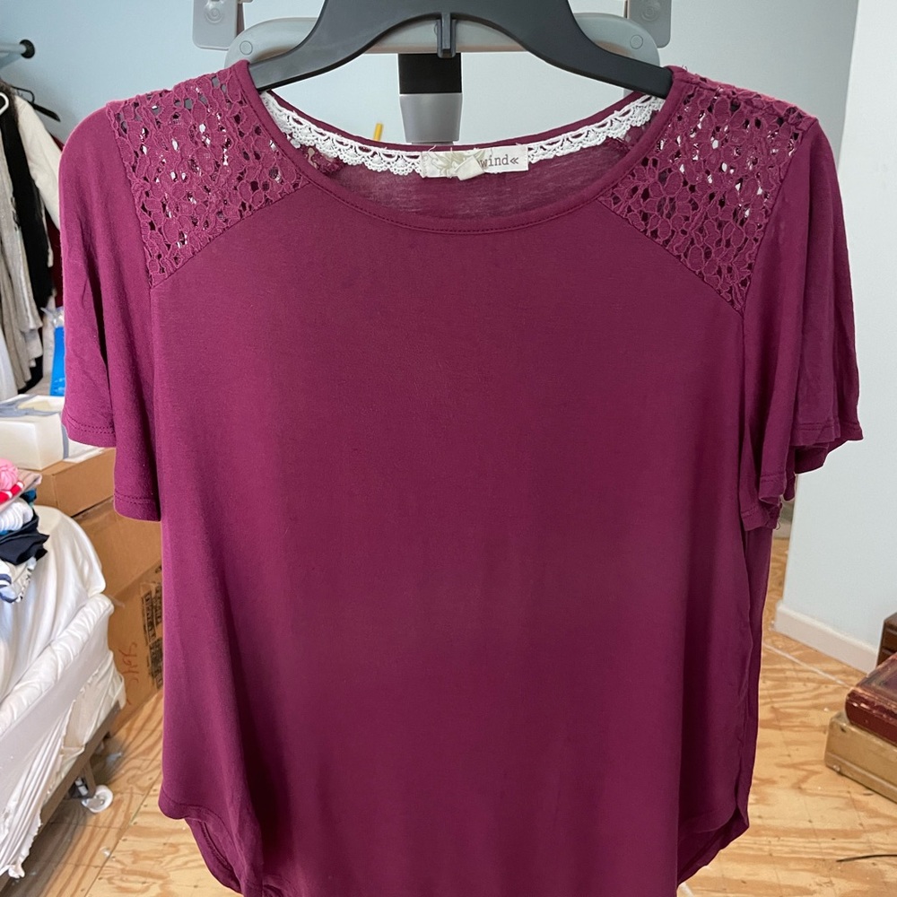 Juniors sz M tee with crochet insert